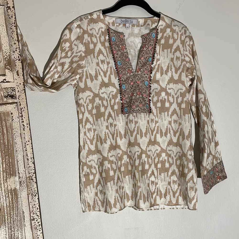 BELLA TU SEQUIN JEWELED V-NECK TUNIC TOP